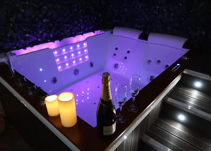 Hôtel accueillant les animaux: La Suite, love room, Grand Jacuzzi, port de plaisance de Saint Valery En Caux
